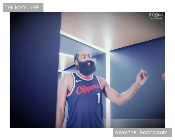 哈登关键时刻缺乏沟通两次让队友接球却未回头引发争议